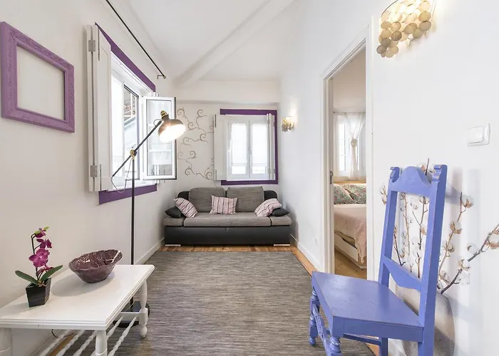 Alfama Doll House